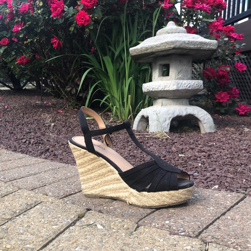 Candie’s Black Open Toed Wedges